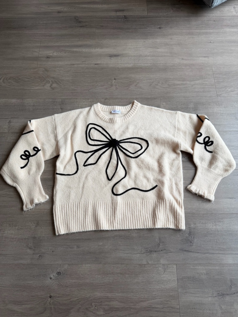 Vestique Cream Sweater with Black Bow Outline - size large